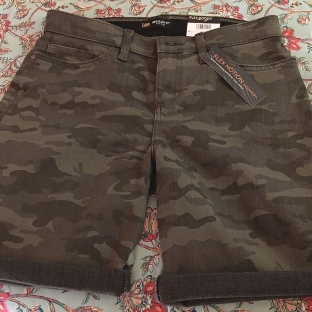 NWT Lee Regular Fit Camo Shorts